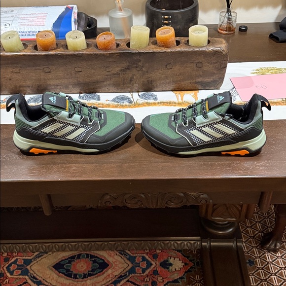 ๐๐HOST PICK๐๐Gorgeous โADIDASโ Practically New Shoes - Picture 2 of 7